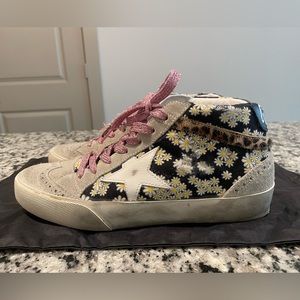 COPY - BARELY USED MID STAR DAISY SNEAKER